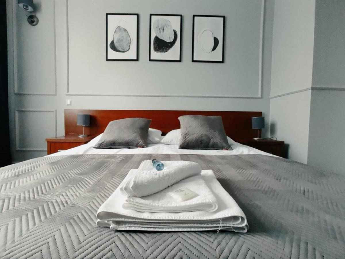 Nad Stara Nida *** Hotel Pinczow Luaran gambar